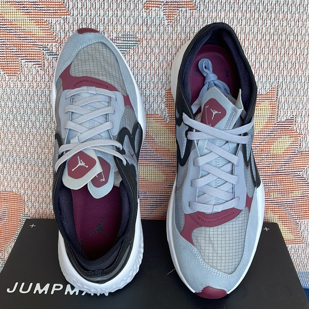 Jordan Delta 3 Low
Black/White/Cherrywood
Red/Wolf Grey
Men's Shoes
DN2647-001 - Picture 14 of 16